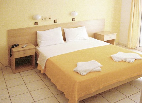 Hotel Chrisa - Wohnbeispiel Doppelzimmer Gartenblick (Zimmercodierung DBG)