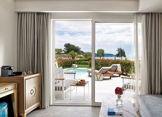Alexandra Elegance - Wohnbeispiel Juniorsuite Privatpool Meerblick (Zimmercodierung J1M)