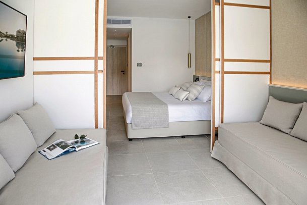 Atlantica Aqua Blue - Wohnbeispiel Familienzimmer Landblick (Zimmercodierung FBL)