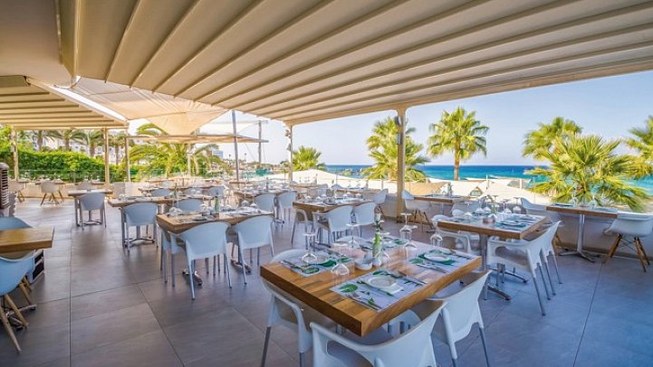 Vrissaki Beach Hotel