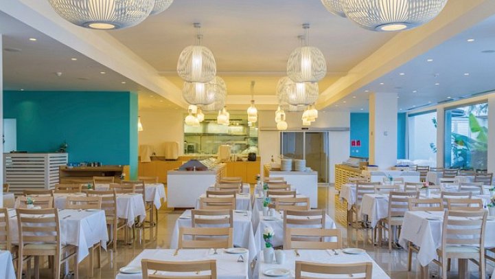 Vrissaki Beach Hotel