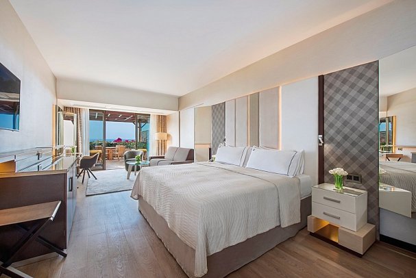 Four Seasons - Wohnbeispiel Familienzimmer Meerblick mit Terrasse (Zimmercodierung F1M)