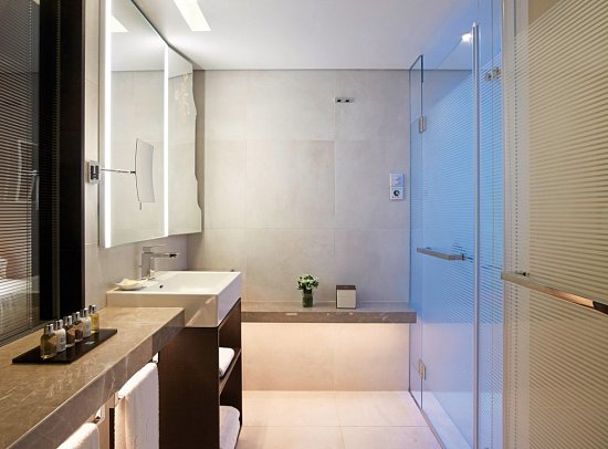 Four Seasons - Beispiel Bad Doppelzimmer Superior Meerblick (Zimmercodierung DSM)