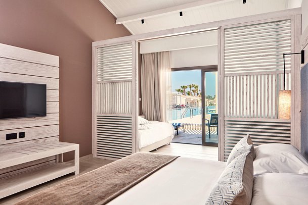 Mare Ayia Napa - Wohnbeispiel Familienzimmer Swim-Up (Zimmercodierung FBQ)