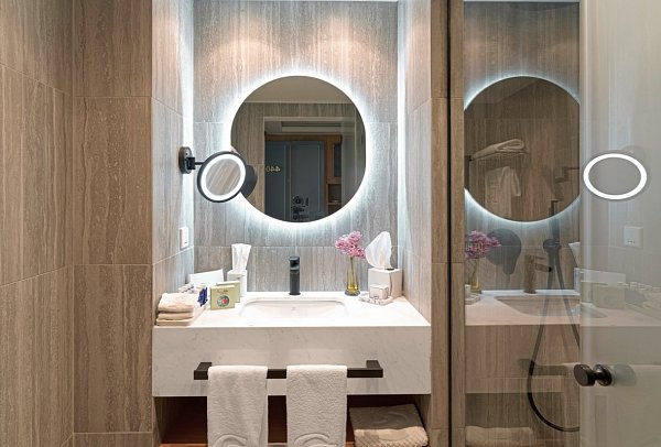 The GrandResort Limassol by Leonardo Hotels - Beispiel Bad (Zimmercodierungen DDL, DDM, FBL & FBM)