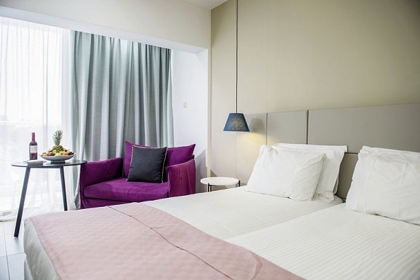 Napa Mermaid Hotel & Suites - Wohnbeispiel Doppelzimmer Superior seitl. Meerblick (Zimmercodierung DSN)