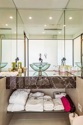 Napa Mermaid Hotel & Suites