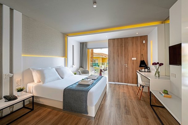 Malama Beach Holiday Village - Wohnbeispiel Doppelzimmer seitl. Meerblick (Zimmercodierung DBN)