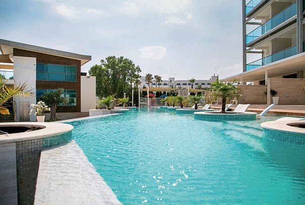 Asterias Beach - Außenansicht Swim-Up Rooms (Zimmercodierungen JBQ & DBQ)