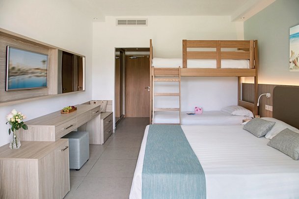 Asterias Beach - Wohnbeispiel Familienzimmer (Zimmercodierung FB1)