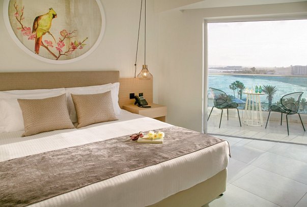 NissiBlu Beach Resort - Wohnbeispiel Doppelzimmer Deluxe Meerblick (Zimmercodierung DDM)