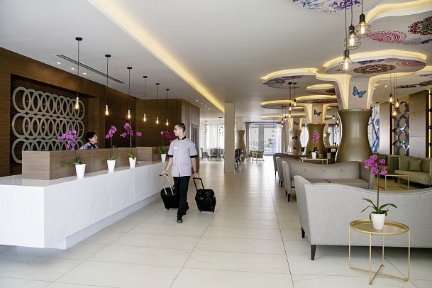 Vangelis Hotel & Suites