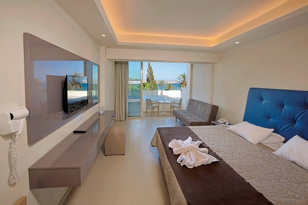 Nelia Beach Hotel - Wohnbeispiel Doppelzimmer Deluxe Meerblick (Zimmercodierung DDM)