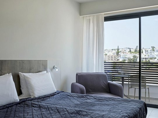 Atlantica Sancta Napa - Wohnbeispiel Doppelzimmer Deluxe Landblick (Zimmercodierung DDL)