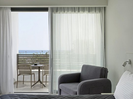 Atlantica Sancta Napa - Wohnbeispiel Doppelzimmer Deluxe Meerblick (Zimmercodierung DDM)