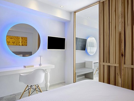 Atlantica Sancta Napa - Wohnbeispiel Familienzimmer mit Schiebetür (Zimmercodierungen FBL & FBP)