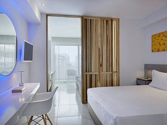 Atlantica Sancta Napa - Wohnbeispiel Familienzimmer mit Schiebetür (Zimmercodierungen FBL & FBP)