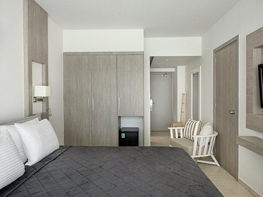 Atlantica Sancta Napa - Wohnbeispiel Double Room Deluxe Swim Up Adults Only (Zimmercodierung DDQ)