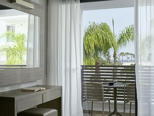 Atlantica Sancta Napa - Wohnbeispiel Doppelzimmer Deluxe seitl. Meerblick (Zimmercodierung DDN)