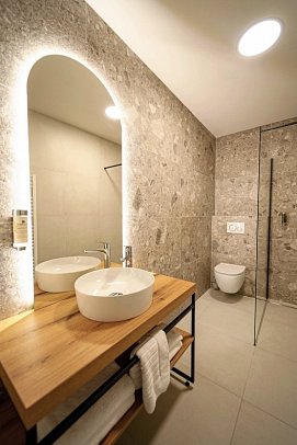 Astoria - Badbeispiel Doppelzimmer Superior (Zimmercodierung DS1)