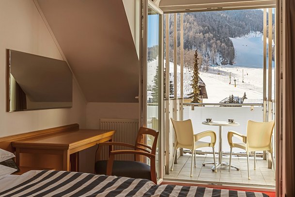 Ramada Hotel & Suites by Wyndham Kranjska Gora - Wohnbeispiel Doppelzimmer Superior Bergblick (Zimmercodierung DSB)