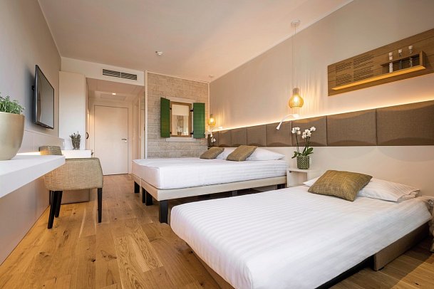 Histrion - Wohnbeispiel Doppelzimmer Superior Hafenblick mit Zustellbett (Zimmercodierung DS1)