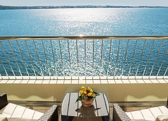 Grand Hotel Bernardin - Beispiel Balkon Doppelzimmer Deluxe Meerblick (Zimmercodierung DDM)