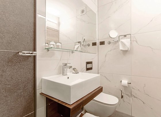 San Simon Resort - Badbeispiel Doppelzimmer Superior Haliaetum (Zimmercodierung DS2)