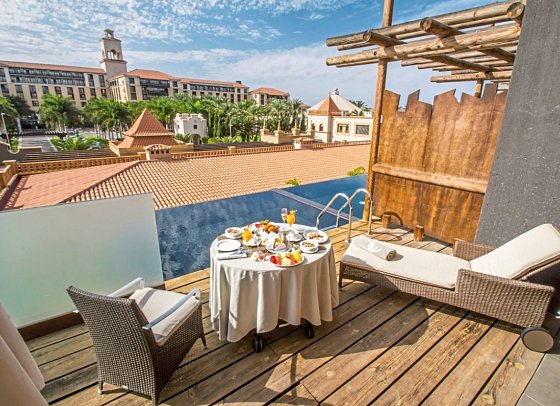 Lopesan Baobab Resort - Beispiel Terrasse Doppelzimmer Deluxe (Zimmercodierung DD1)