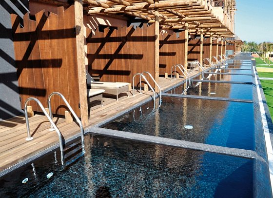 Lopesan Baobab Resort - Beispiel Pool-Terrasse Doppelzimmer Deluxe (Zimmercodierung DD1)