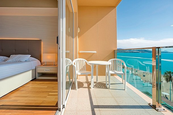 Bull Reina Isabel & Spa - Beispiel Balkon (Zimmercodierung DBM)