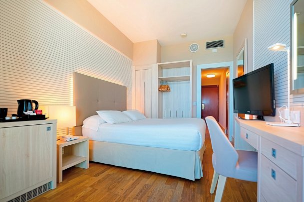 Bull Reina Isabel & Spa - Wohnbeispiel Einzelzimmer (Zimmercodierungen EB1 & EBM)