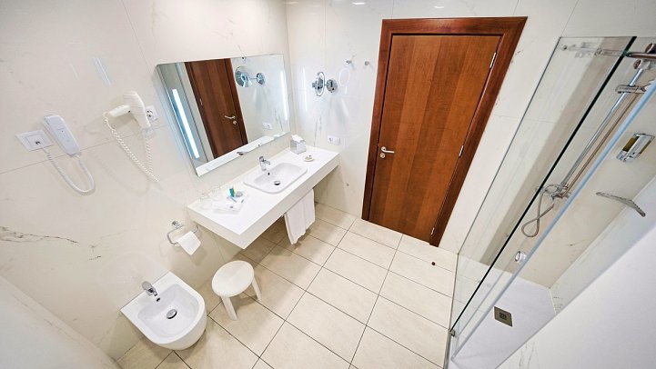 Bull Reina Isabel & Spa - Beispiel Bad (Zimmercodierungen EB1 & EBM)