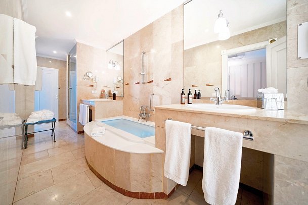 Bull Reina Isabel & Spa - Beispiel Bad (Zimmercodierung JBM)