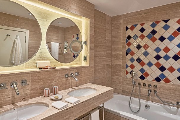 Seaside Palm Beach - Beispiel Bad Juniorsuite (Zimmercodierungen JB1 & JC1)