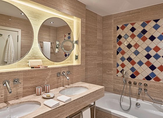Seaside Palm Beach - Beispiel Bad Juniorsuite (Zimmercodierungen JB1 & JC1)
