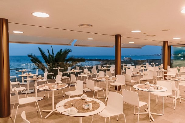 Don Gregory by Dunas