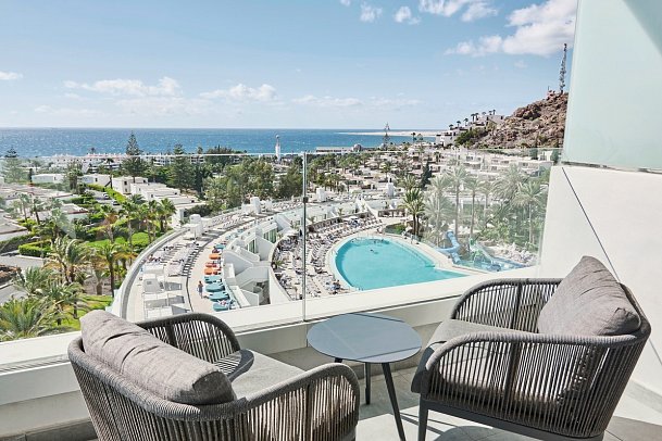 Gloria Palace San Agustín Thalasso & Hotel - Beispiel Balkon Juniorsuite (Zimmercodierung JBM)