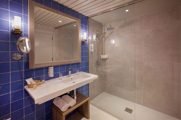 Corallium Dunamar by Lopesan Hotels - Beispiel Bad Doppelzimmer (Zimmercodierungen DSM & DD2)