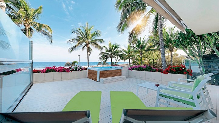 Bull Hotel Costa Canaria & Spa - Beispiel Terrasse Bungalow 1. Reihe Meerblick (Zimmercodierung BBM)