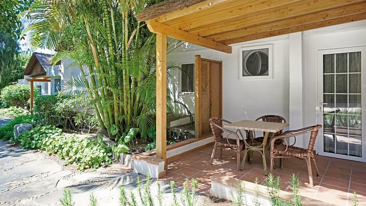 Bull Hotel Costa Canaria & Spa - Beispiel Terrasse_Garten Bungalow Deluxe (Zimmercodierungen DDG & BB1)