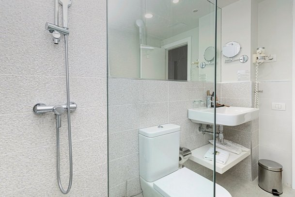 LIVVO Anamar Suites - Wohnbeispiel Juniorsuite Bad (Zimmercodierungen JB1, JC1, JS1 & JD1)