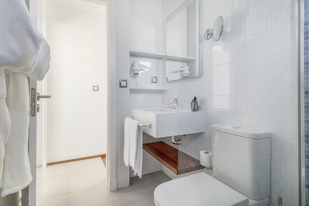 LIVVO Los Calderones - Beispiel Bad Suite Duplex (Zimmercodierungen WB1, WE1, WB2 & W1P)