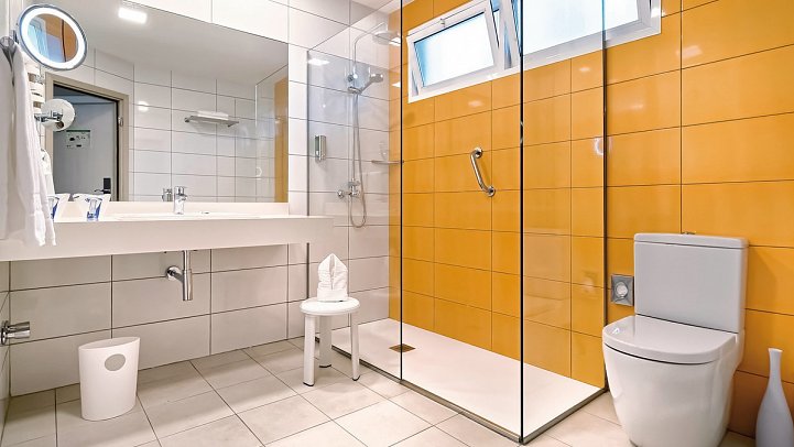 Bull Escorial & Spa - Beispiel Bad Familienzimmer (Zimmercodierung FB1)