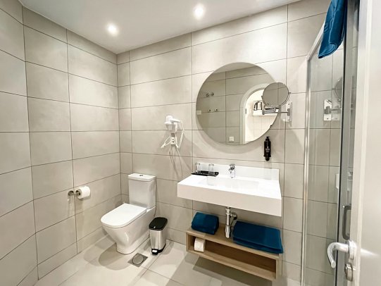 Sporthotel Monte Feliz - powered by Playitas - Beispiel Bad Studio Premium (Zimmercodierung SM1)