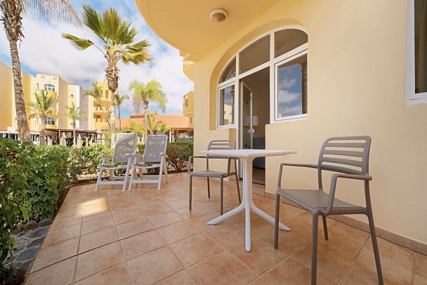Sporthotel Monte Feliz - powered by Playitas - Beispiel Terrasse Appartement 2 SZ Premium (Zimmercodierung OM1)