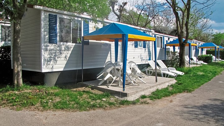 Lido di Sesto Camping (by Happy Camp) - Wohnbeispiel Mobilheim Happy Easy (Zimmercodierung CG1)