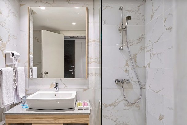 Nozha Beach & Spa - Wohnbeispiel Bad (Zimmercodierungen D1M, DCG, DCM, D1G, RBM, RBG, F1M, FVG, FVM, F2G & JB1)