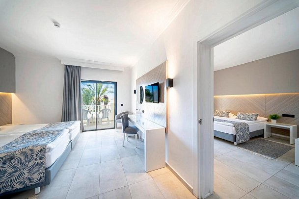Calimera Delfino Beach Resort & Spa - Wohnbeispiel Familienzimmer mit Verbindungstür (Zimmercodierung FV1)