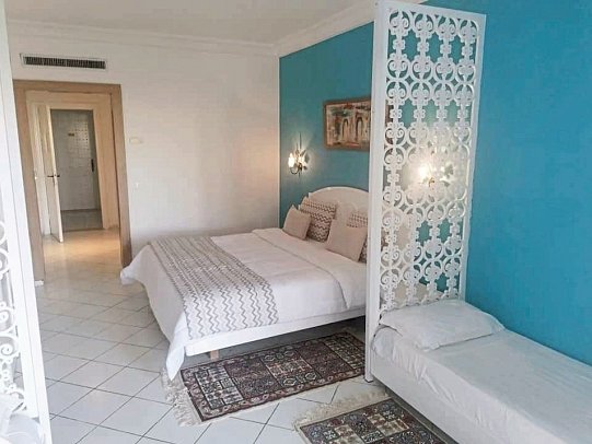 Nesrine - Wohnbeispiel Familienzimmer (Zimmercodierung FB1)